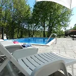 Dee's House And Pool Holiday home