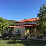 Dee's House And Pool *