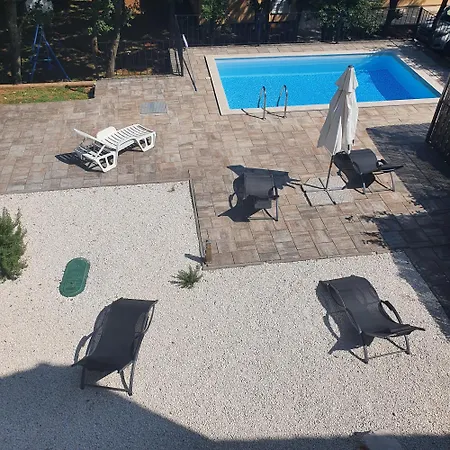 Vikendica Dee's House And Pool
