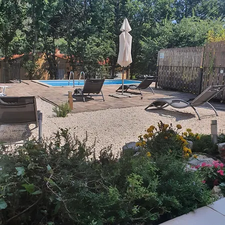 Holiday home Dee's House And Pool *
