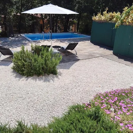 Semesterbostad Dee's House And Pool Labin (Istria)