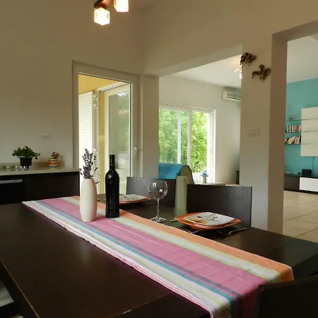 Vakantiehuis Dee's House&pool