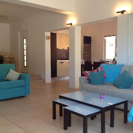 Holiday home Dee's House And Pool *
