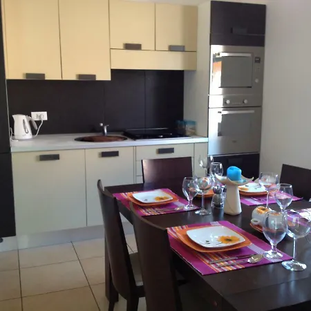 Vakantiehuis Dee's House&pool